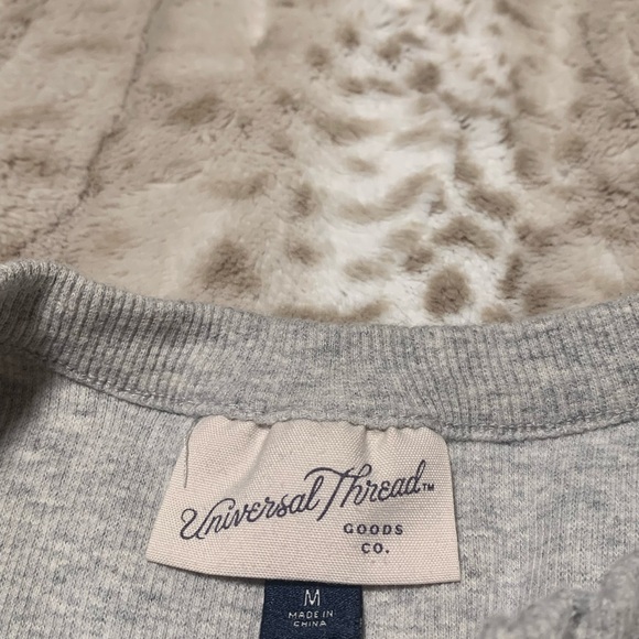 Universal Thread Gray Button-Up - Picture 3 of 4